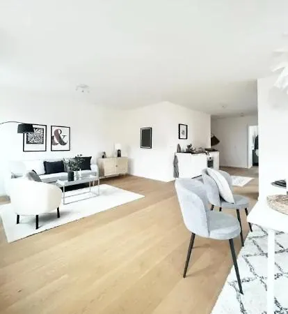 Moderne & Moeblierte 2 Zkb Mit Terrasse Direkt An Der Donau, Апартаменты